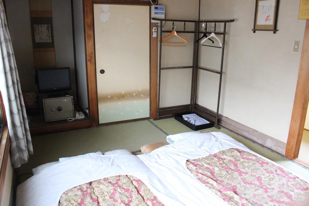 Hotel Minshuku Katsuya Shirahama Habitación foto